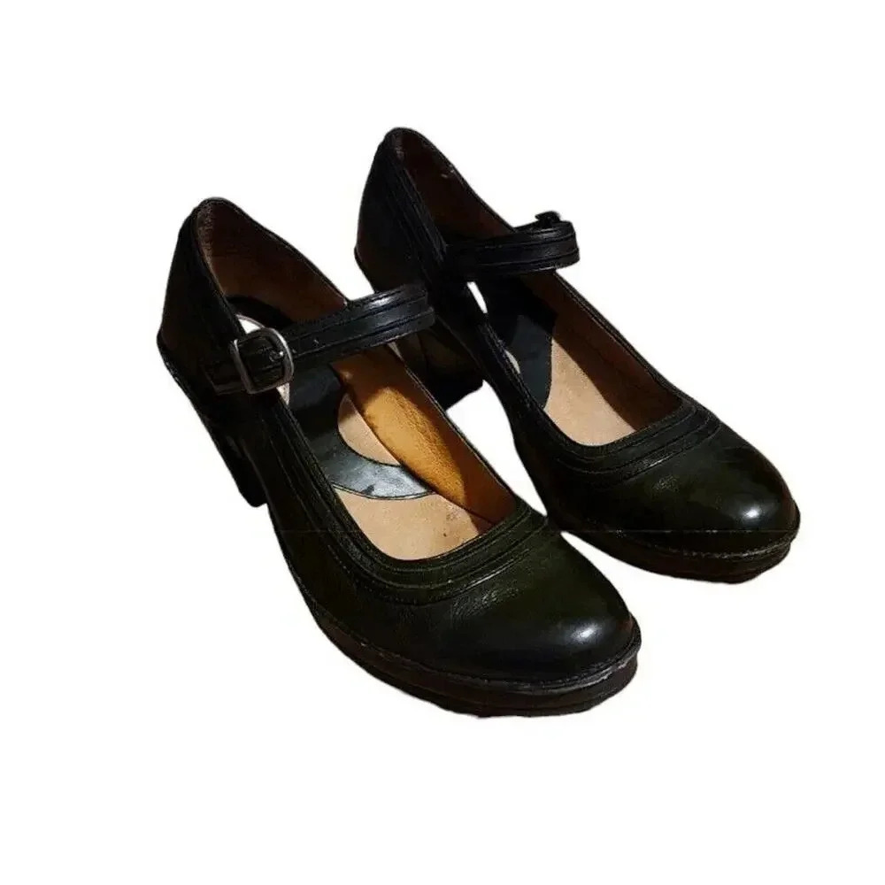 Clarks Artisan Women's Sz 8.5 Black Leather Buckle Strap Pumps Heels Shoes